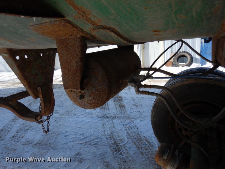 image for item KU9826 2005 Clement  end dump trailer