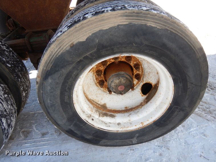 image for item KU9826 2005 Clement  end dump trailer