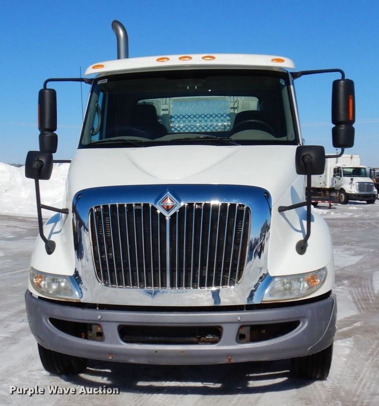 image for item KU9833 2009 International 8600  semi truck