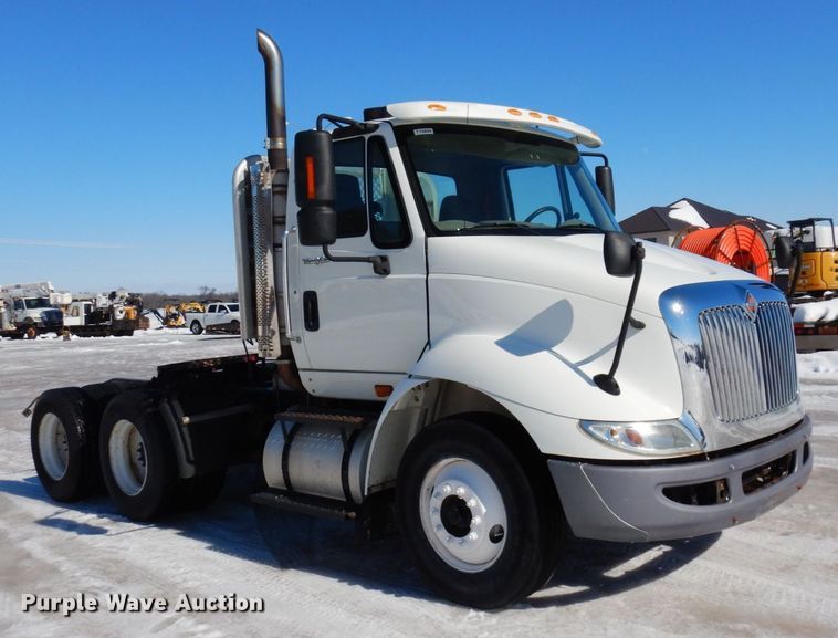 image for item KU9833 2009 International 8600  semi truck