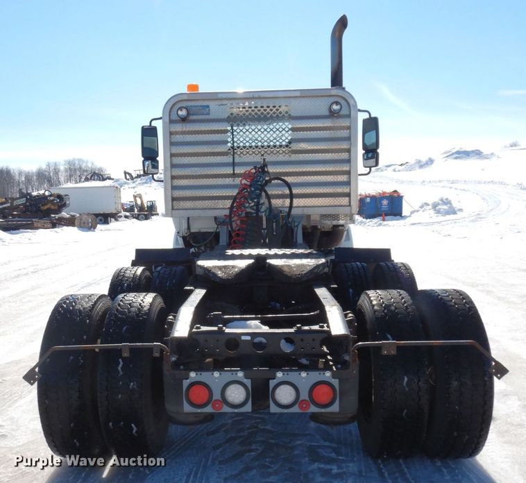 image for item KU9833 2009 International 8600  semi truck