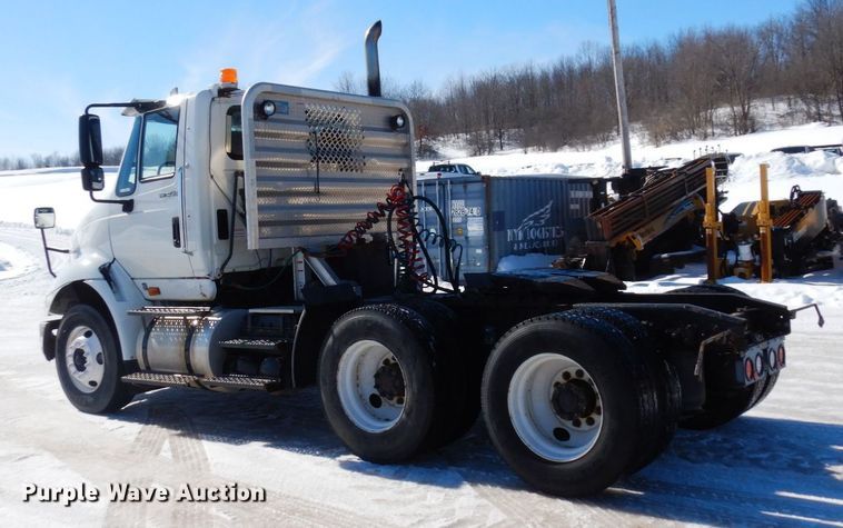 image for item KU9833 2009 International 8600  semi truck