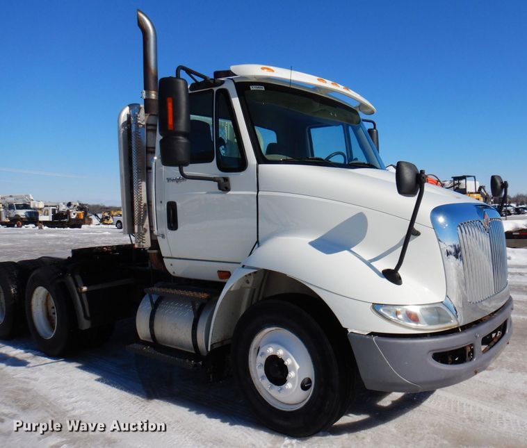 image for item KU9833 2009 International 8600  semi truck