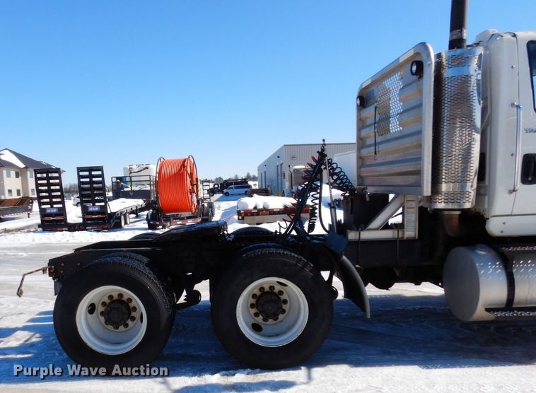 image for item KU9833 2009 International 8600  semi truck