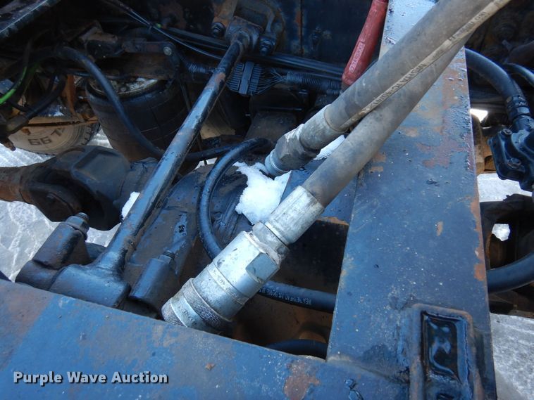 image for item KU9833 2009 International 8600  semi truck