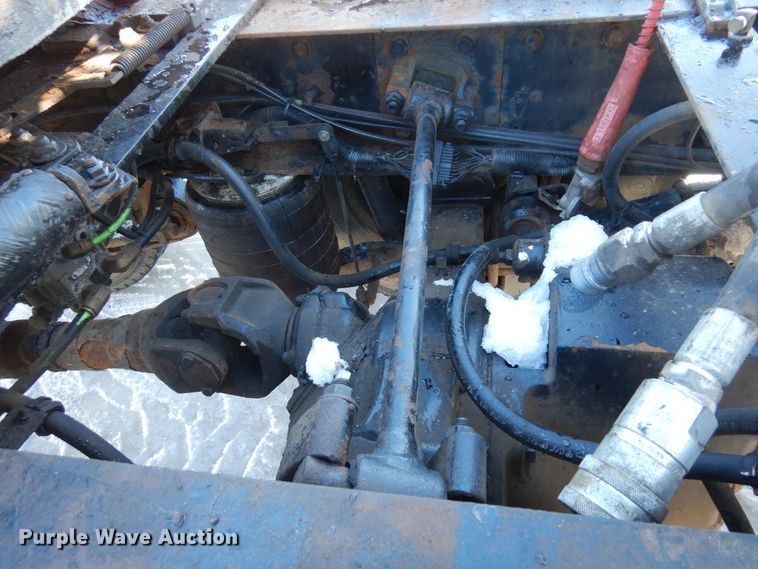 image for item KU9833 2009 International 8600  semi truck