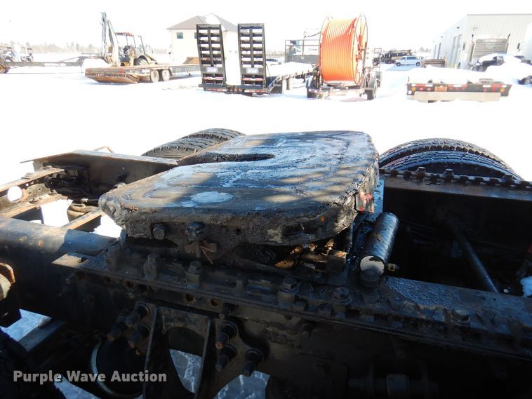 image for item KU9833 2009 International 8600  semi truck