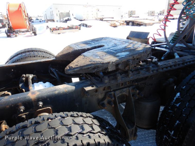 image for item KU9833 2009 International 8600  semi truck