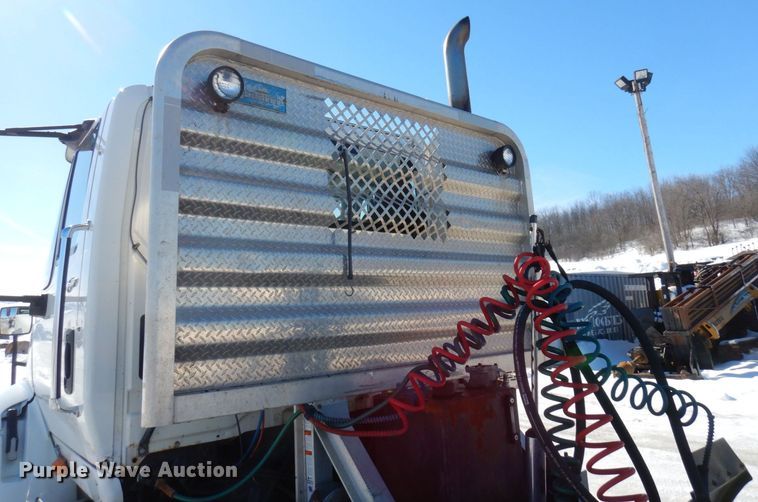 image for item KU9833 2009 International 8600  semi truck