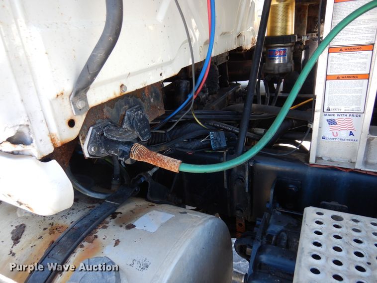 image for item KU9833 2009 International 8600  semi truck