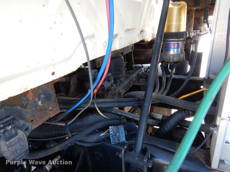 image for item KU9833 2009 International 8600  semi truck