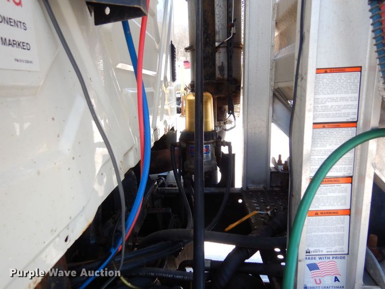 image for item KU9833 2009 International 8600  semi truck