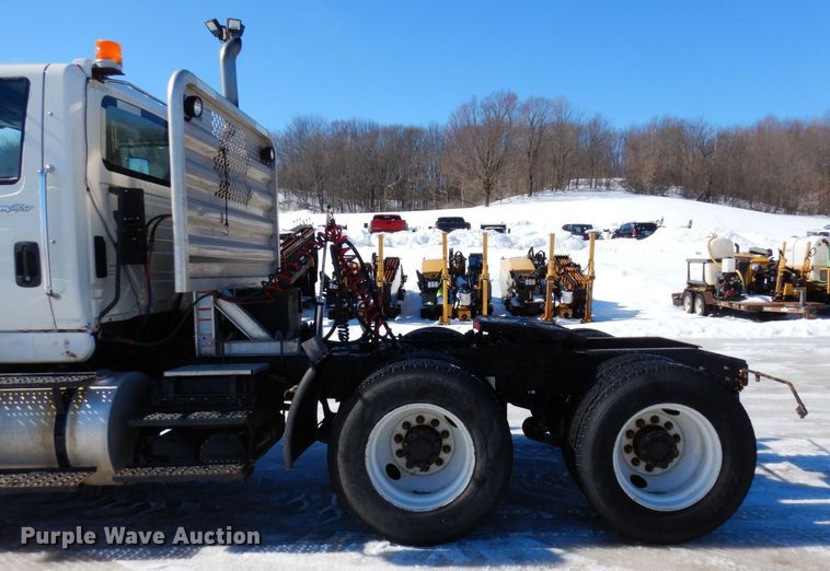 image for item KU9833 2009 International 8600  semi truck