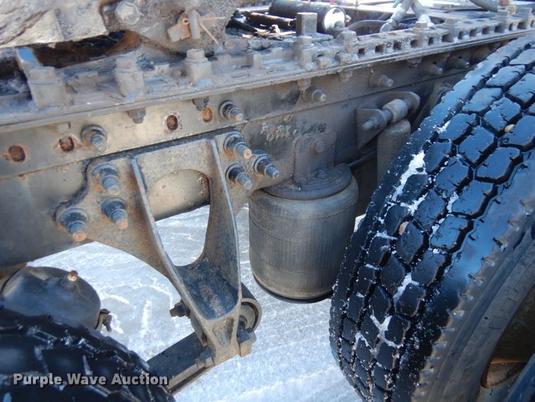 image for item KU9833 2009 International 8600  semi truck