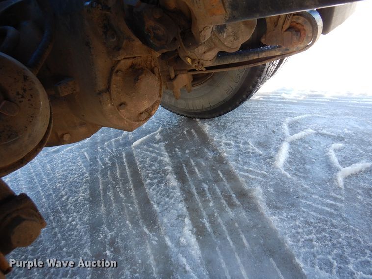 image for item KU9833 2009 International 8600  semi truck