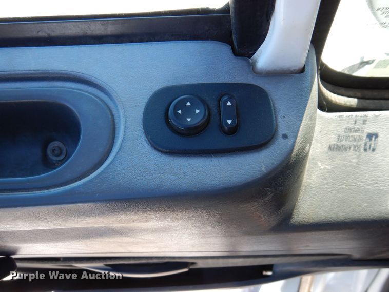 image for item KU9833 2009 International 8600  semi truck