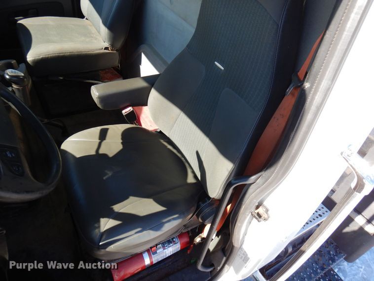 image for item KU9833 2009 International 8600  semi truck