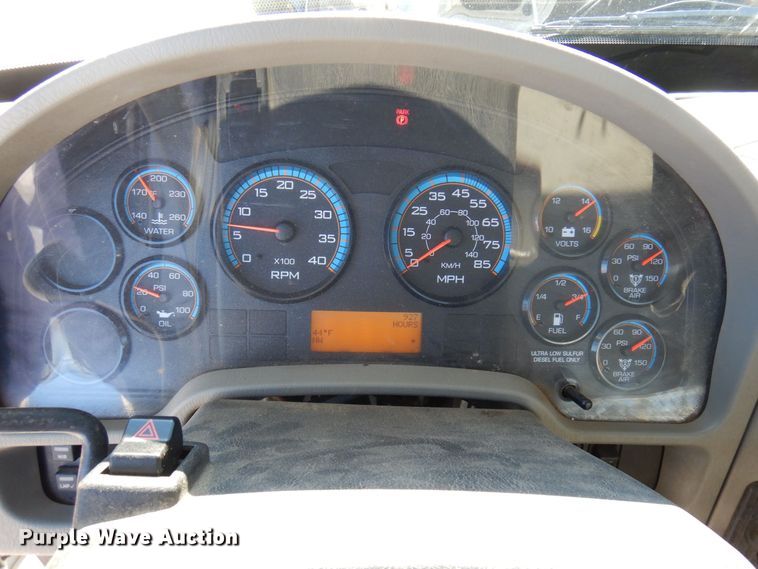 image for item KU9833 2009 International 8600  semi truck