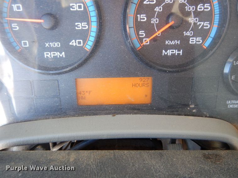 image for item KU9833 2009 International 8600  semi truck