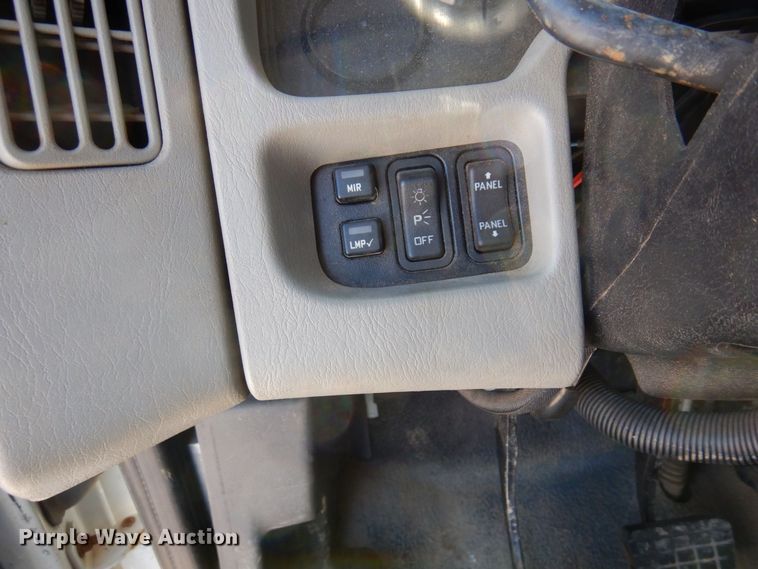 image for item KU9833 2009 International 8600  semi truck