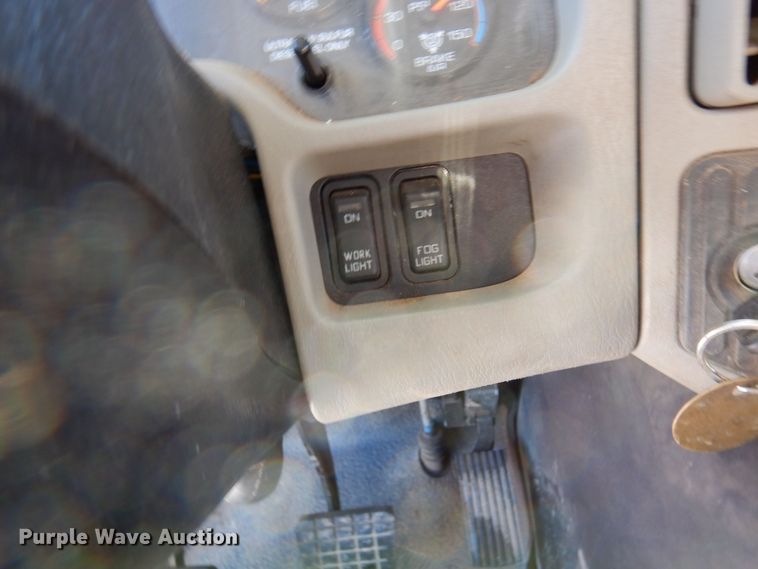 image for item KU9833 2009 International 8600  semi truck