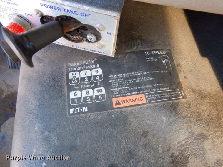 image for item KU9833 2009 International 8600  semi truck