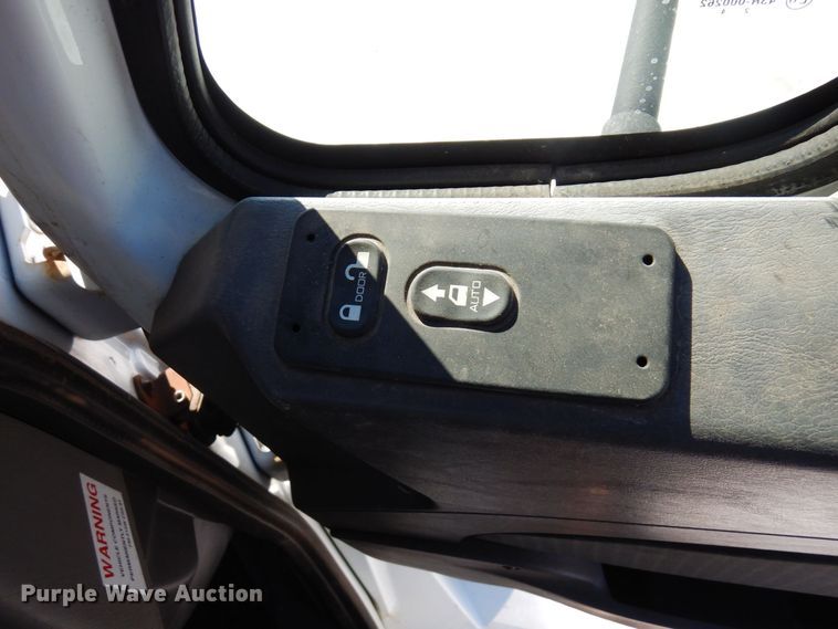 image for item KU9833 2009 International 8600  semi truck