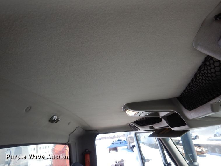 image for item KU9833 2009 International 8600  semi truck