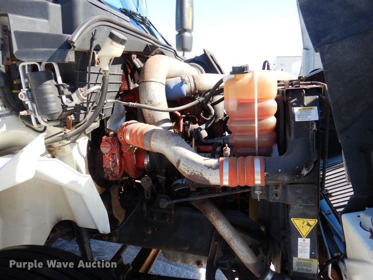 image for item KU9833 2009 International 8600  semi truck