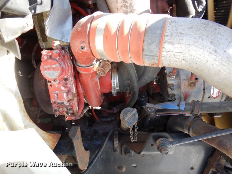 image for item KU9833 2009 International 8600  semi truck