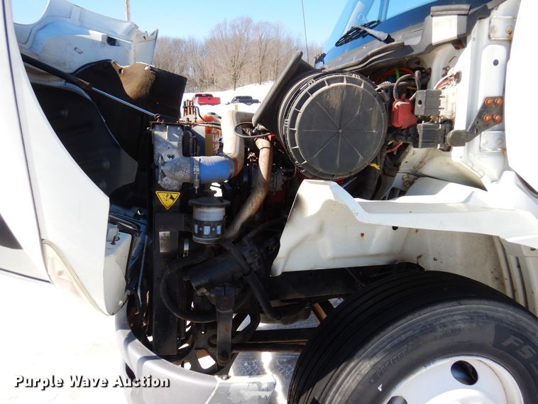 image for item KU9833 2009 International 8600  semi truck