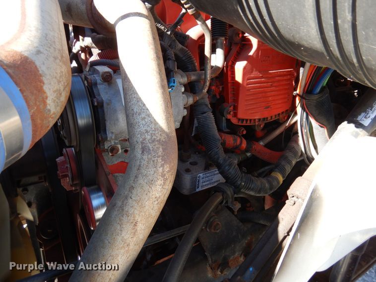 image for item KU9833 2009 International 8600  semi truck