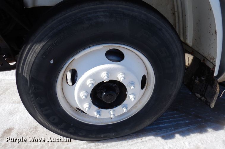 image for item KU9833 2009 International 8600  semi truck