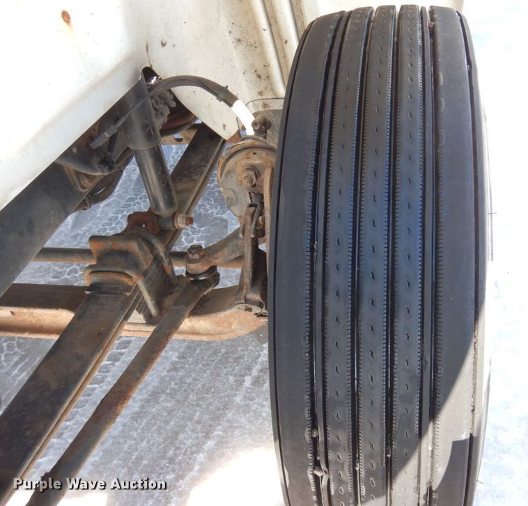 image for item KU9833 2009 International 8600  semi truck