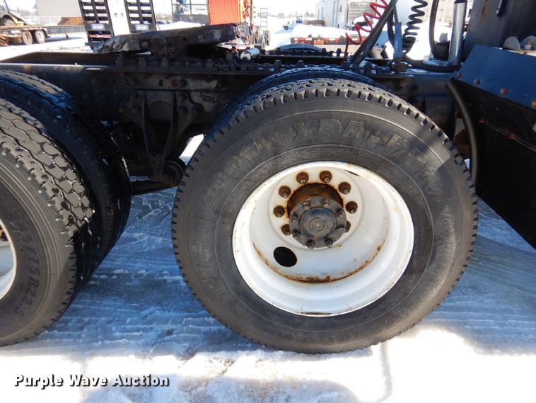 image for item KU9833 2009 International 8600  semi truck