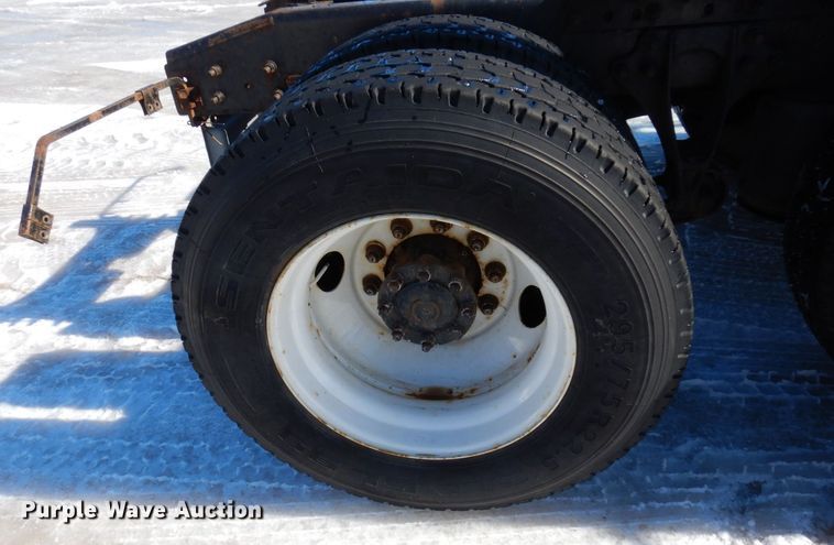 image for item KU9833 2009 International 8600  semi truck