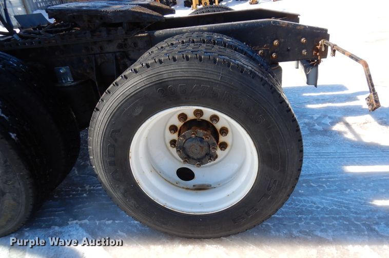 image for item KU9833 2009 International 8600  semi truck