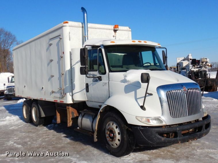 image for item KU9834 2007 International 8600  box truck