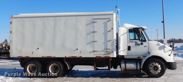 image for item KU9834 2007 International 8600  box truck
