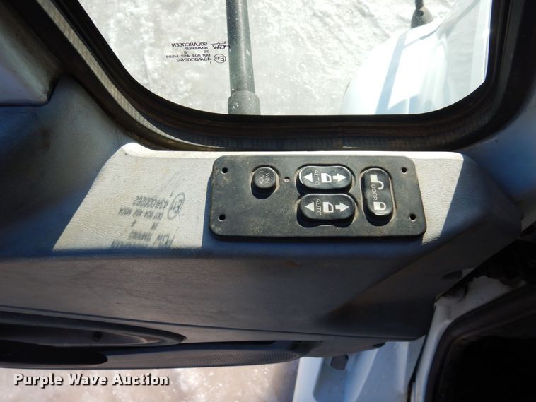 image for item KU9834 2007 International 8600  box truck