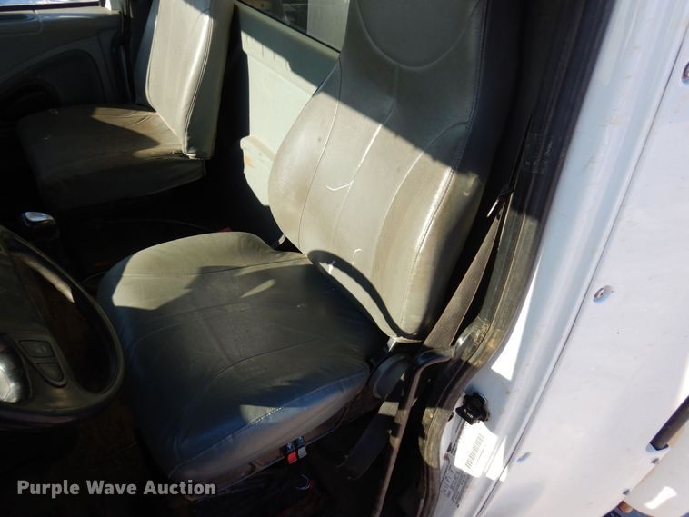 image for item KU9834 2007 International 8600  box truck