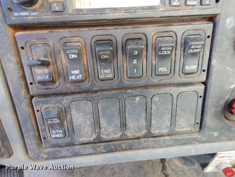 image for item KU9834 2007 International 8600  box truck