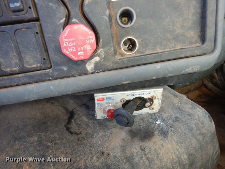 image for item KU9834 2007 International 8600  box truck