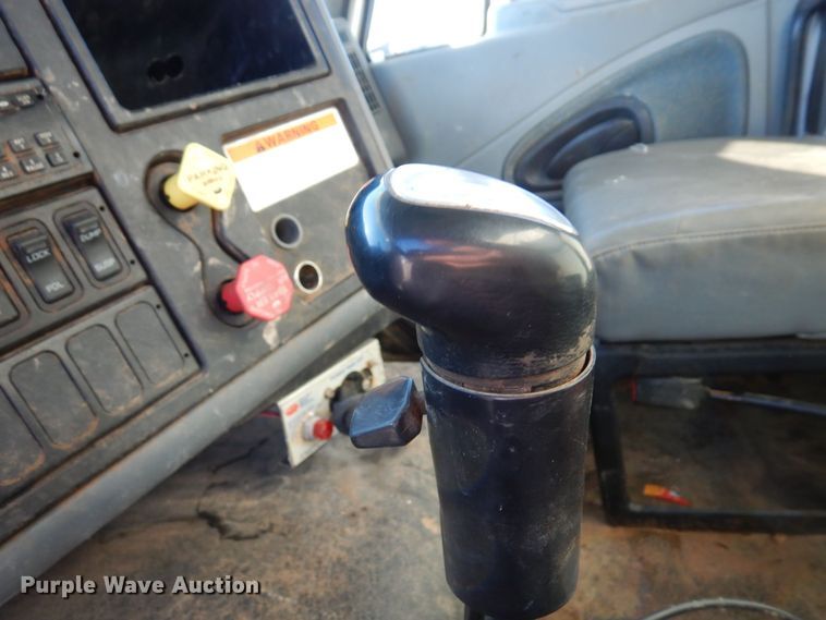 image for item KU9834 2007 International 8600  box truck