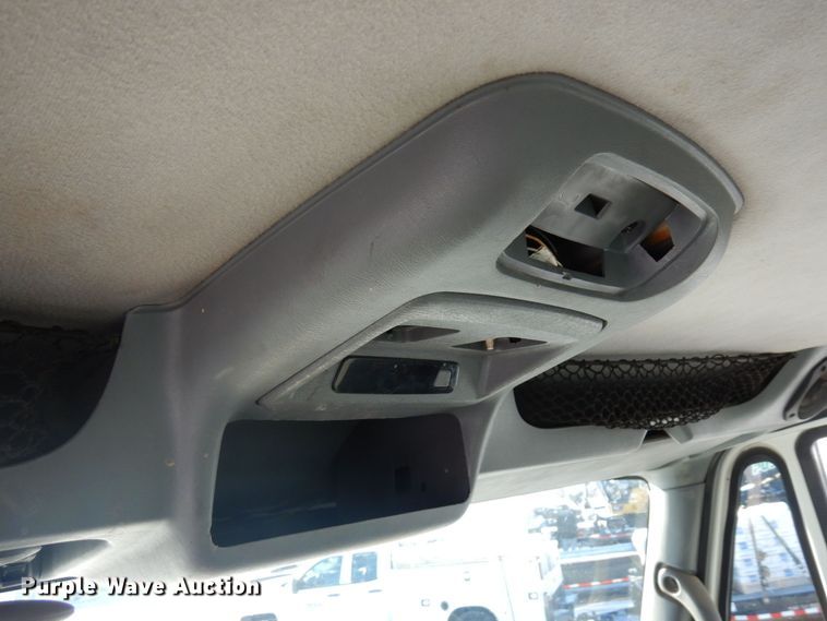 image for item KU9834 2007 International 8600  box truck