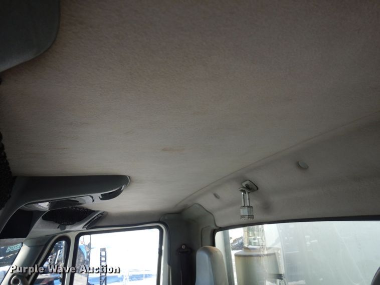 image for item KU9834 2007 International 8600  box truck