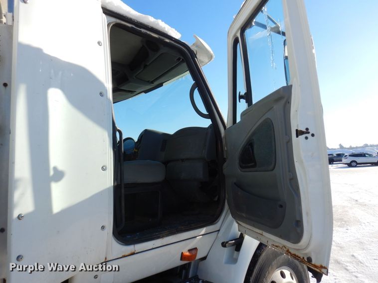 image for item KU9834 2007 International 8600  box truck