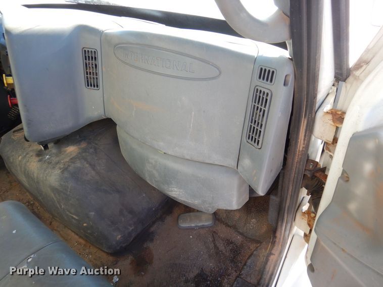 image for item KU9834 2007 International 8600  box truck