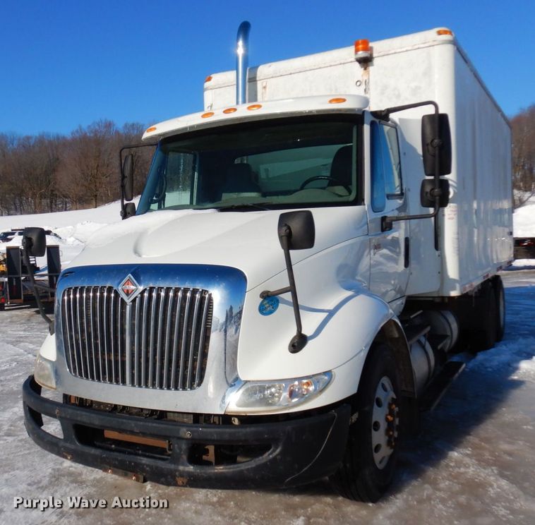 image for item KU9834 2007 International 8600  box truck