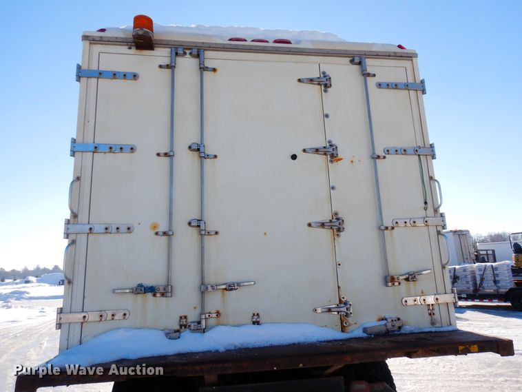 image for item KU9834 2007 International 8600  box truck